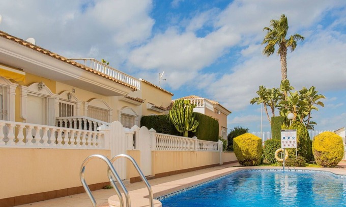 Los Alcazares House | Stunning villa for 4 people with A/C, WIFI, pool, TV and terrace