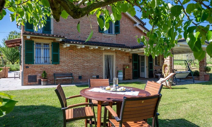 Mombaruzzo House | Stunning villa for 4 guests with WIFI, TV, patio and pets allowed