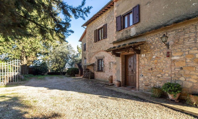 Poggibonsi Villa | Stunning villa for 6 guests with WIFI, A/C, TV, pets allowed and panoramic view