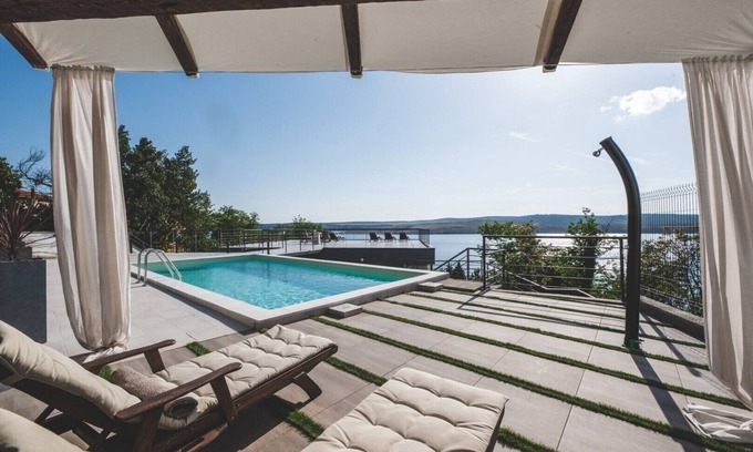 Jadranovo Villa | Stunning Villa Grace* with a sea view and a pool in Jadranovo
