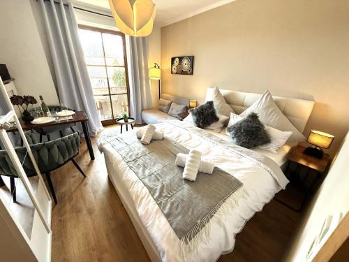 Zwiesel Apartment | STYLE Studio im Bayerischen Wald POOL SAUNA NETFLIX
