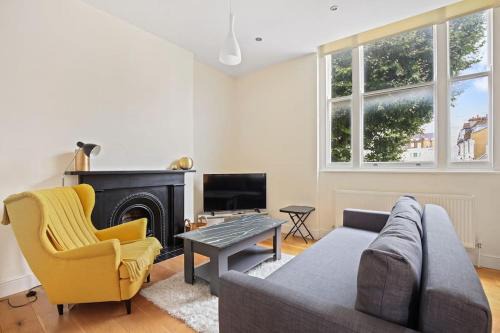 Campden Apartment | Stylish 1-Bed Flat in Prime Kensington Location