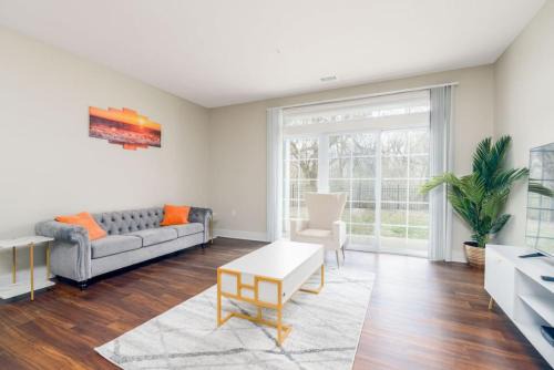 Indianapolis Apartment | Stylish 1BR in at the Crossing