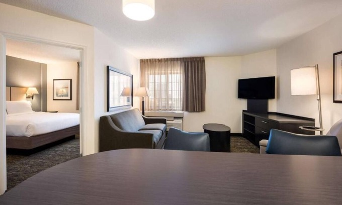 Exchange Place North House | Stylish 1BR Unit near Newport Centre Shopping Mall! Breathtaking Views!