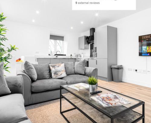 Smethwick Apartment | Stylish 2 Bedroom Apartment - Gated Parking & Balcony - Top Rated - 8MC
