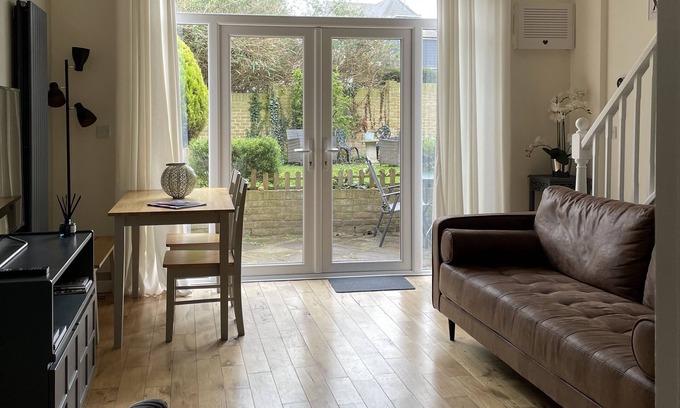 Whitstable House | Stylish 2 bedroom Cottage in Central Whitstable
