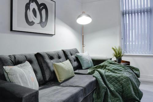 Birkenhead Apartment | Stylish 2 bedroom flat - 15 minutes to Liverpool City Centre
