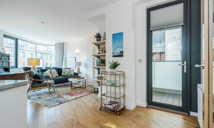 Camberwell Green Apartment | Stylish 2BR 2BR in the heart of Camberwell, London