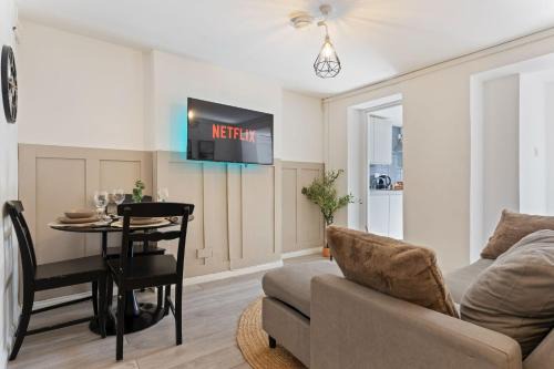 Brockley Apartment | Stylish 3-Bed Flat in Lewisham, Near Greenwich