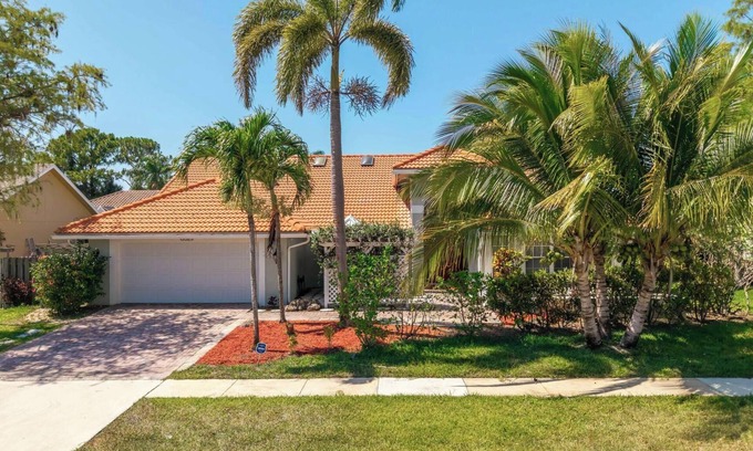 Greenview Shores House | Stylish 4-bedroom private house in Wellington FL, Come enjoy some poolside fun!