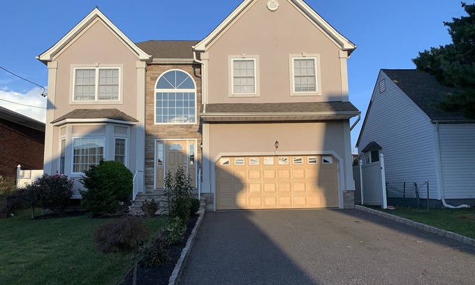 Kenilworth House | Stylish 4 bedroom with fireplace