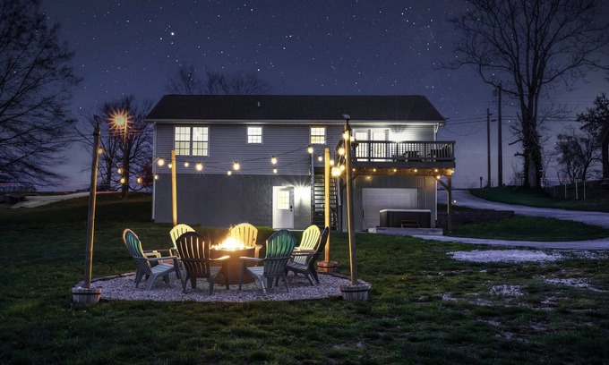 Keene House | Stylish 4BR Getaway | Hot Tub Fire Pit