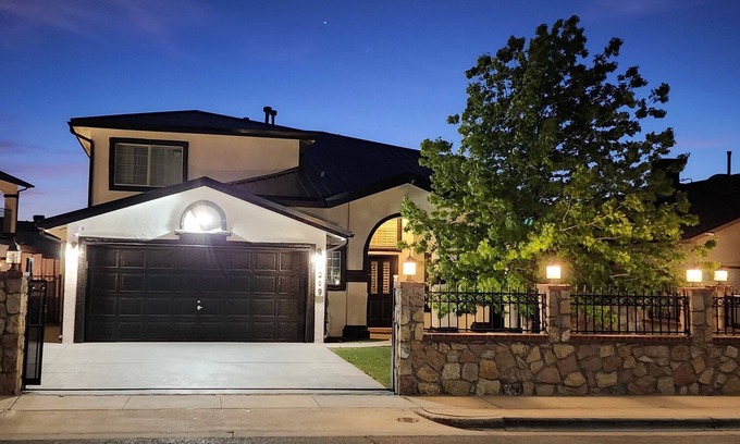 Biggs Field House | Stylish 5 bed 2.5 bath, with loft, pool table, amazing outdoor bar, kid playset.