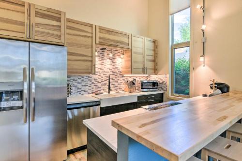 South Addition House | Stylish Anchorage Townhome about 1 Mi to Downtown