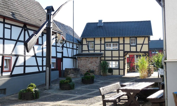 Nothen Other | stylish and cozy living in Tudor style house right in the historic Ziehbrunnen
