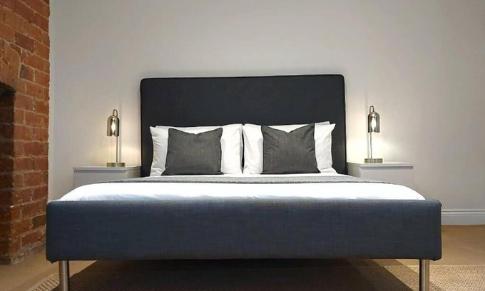 Preston Apartment | Stylish Apartment in City Centre with Parking