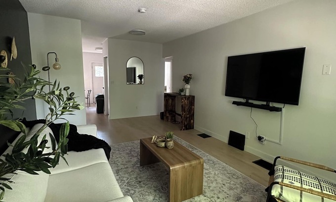 Regina Condo | Stylish Cathedral Stay