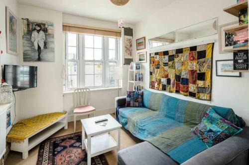 Riverside Apartment | Stylish Central London Flat Near Tower Bridge