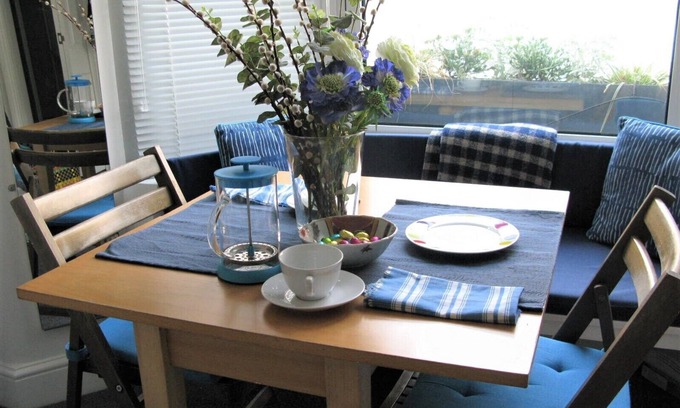 Hammersmith Broadway Apartment | Stylish Central London - Super Studio for Couple - Compact Complete Connected