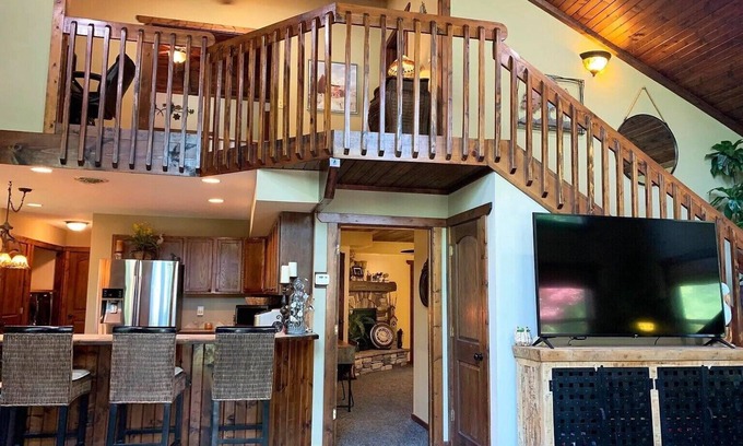 Dongola House | Stylish chalet style home