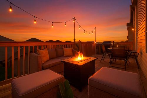 Southeast Edmonton House | Stylish Chic Home - King Bed - Free Parking & Netflix - Fast Wi-Fi - Long Stays Welcome