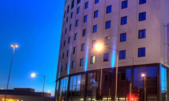 Watford Hotel | Stylish Comfort Meets Prime Location at Apartment 11 Clarendon Lofts Watford