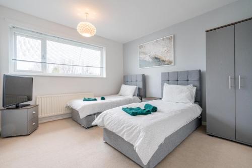 Sheffield House | Stylish & Comfortable 3BR Spacious Home with Parking