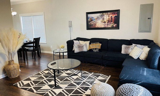 Buford House | Stylish & Cozy 3bed Retreat with modern amenities!