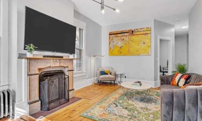 Metro Center Apartment | Stylish Downtown 1BR Victorian Brownstone
