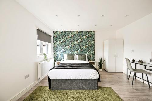 Ealing Apartment | Stylish Ealing Apt -Near Tube - Ideal For Family&Group Stay
