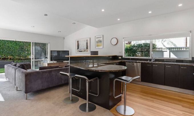 Remuera Apartment | Stylish Executive Remuera Home