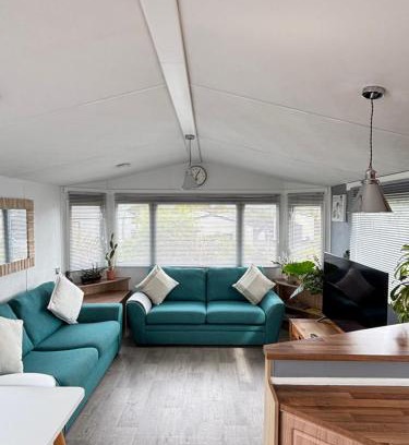 Padstow Other | Stylish Family Friendly 3-Bed Caravan Escape at Seven Bays Park