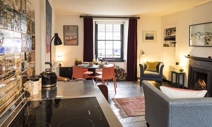 St Monans Cottage | Stylish fisherman's cottage in heart of pretty harbour village, pet-friendly.
