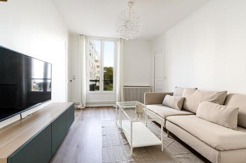 Silly-Gallieni Apartment | Stylish Getaway in Boulogne I Quick Paris Access