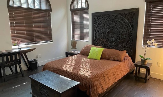 Northeast Miami Hotel | Stylish Hotel Room in the Heart of Miami - 1Z