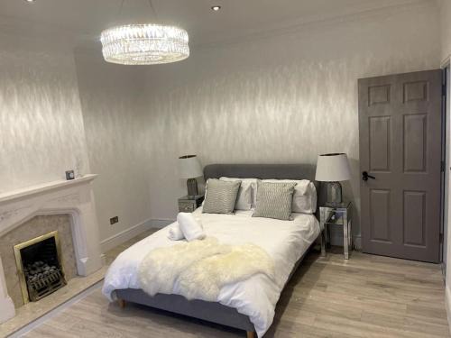 Lewisham House | Stylish King Size Room in Modern Renovated House