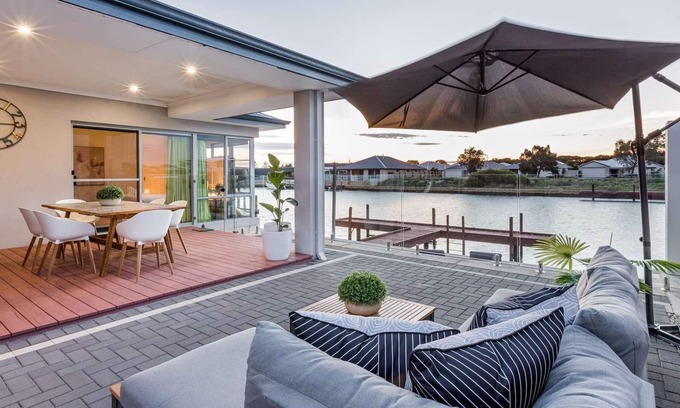 Geographe House | Stylish Marina-Front Getaway – Port Geographe