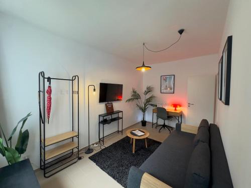 Weissensee Apartment | Stylish Mini Loft for 4 - Free Public Parking