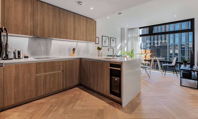Shoreditch Apartment | Stylish & Modern 1 Bedroom Apartment in Liverpool Street, London by MySquare