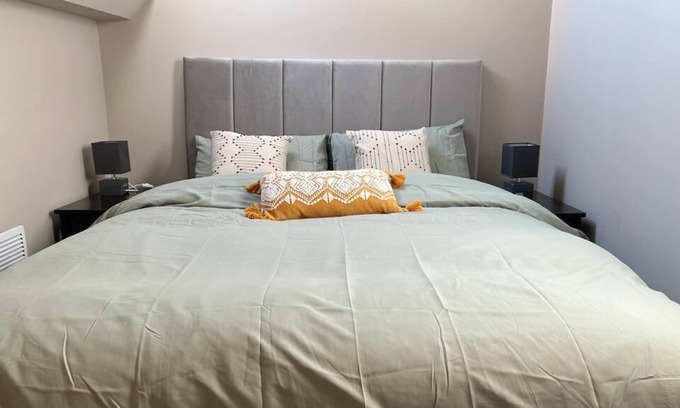 Wallasey Apartment | Stylish Modern Apartment lovely River Views