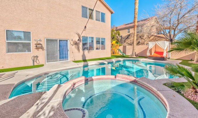 Spring Valley Villa | Stylish Modern Villa! 4 Bedrooms 2.5 Bath.n