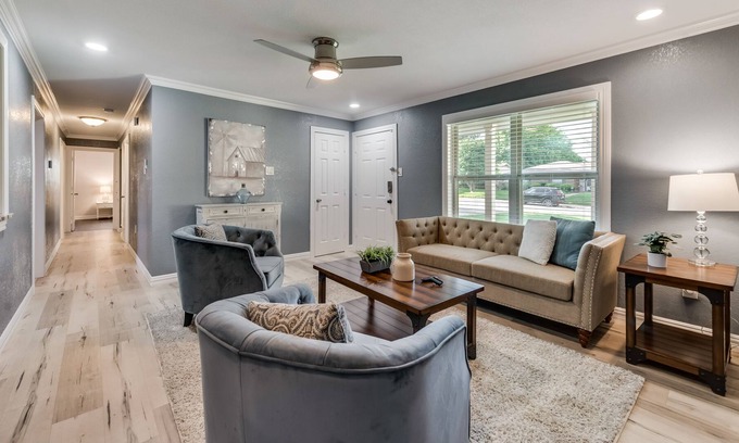 Dallas House | Stylish Newly Remodeled Home- 10 Min. to Downtown