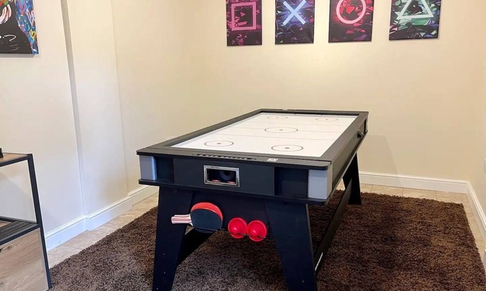 Buxton House | Stylish Peak District Home From Home with Hot Tub & Games Room