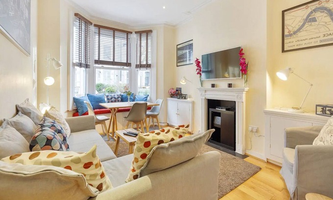 Munster Apartment | Stylish self contained patio Garden Apartment in London’s fashionable SW6,