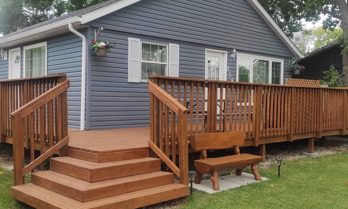 Gimli Cottage | Stylish South Beach Cottage –Netflix, Barbeque, WiFi & Outdoor Fire Pit