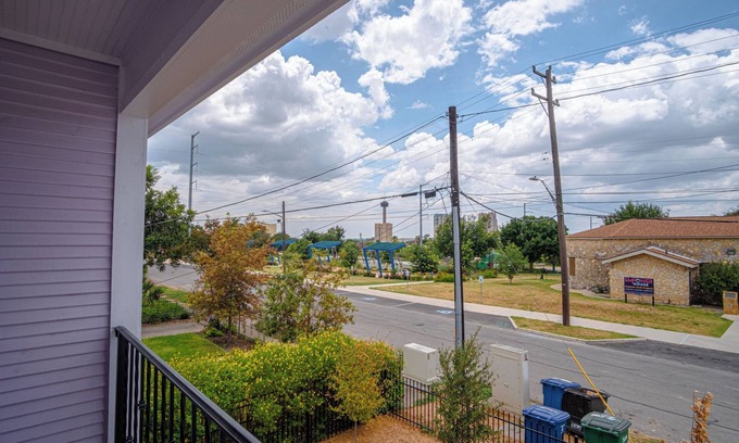 Eastside Promise Neighborhood Apartment | Stylish Stay With Unforgettable Downtown Views