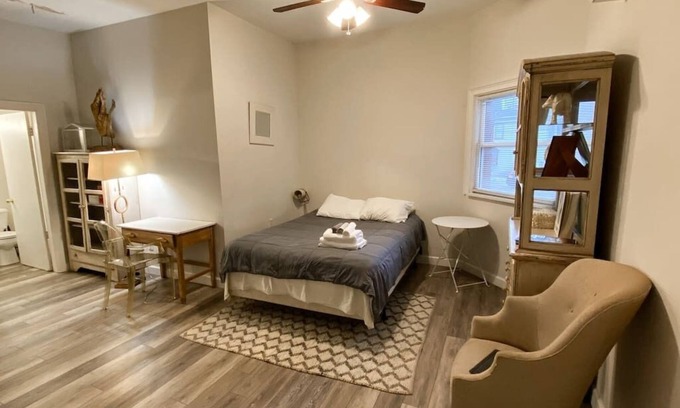 Downtown Apartment | Stylish Studio Apartment in Downtown Lexington