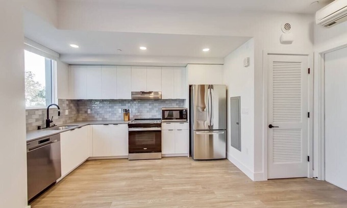 West Oakland Apartment | Stylish Studio Suite in West Oakland