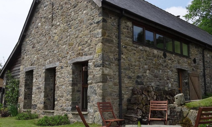 Llanwrtyd Wells House | Stylishly Converted Barn nr Llanwrtyd Wells, sleeps up to 10, spectacular views
