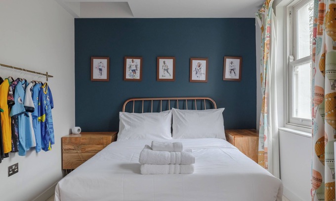 Victoria House | Sublime 4 BDR House Park Views London Fields